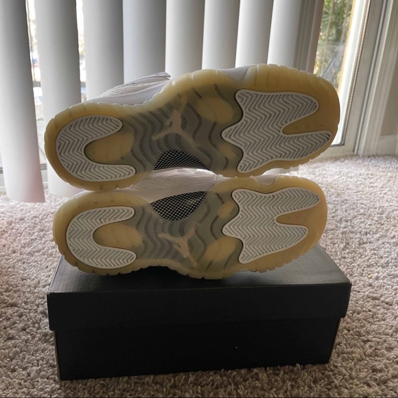 Air Jordan 11 Low GS Frost White (Heiress) - Picture 6 of 10